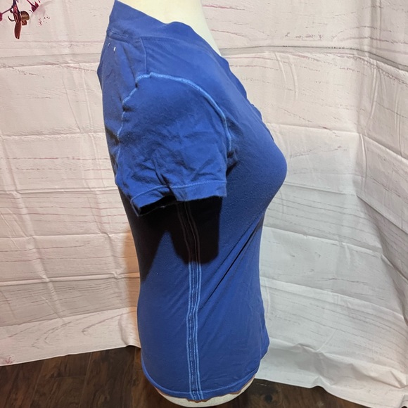 ⭐️ Clearance⭐️ American outfitters v neck short sleeve top - Picture 2 of 7